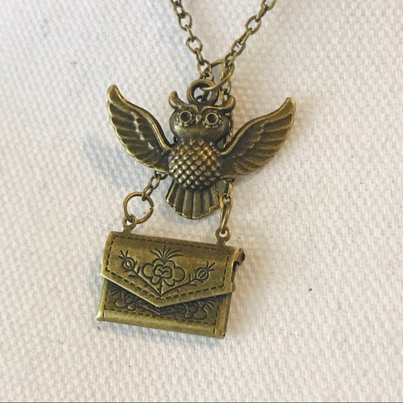 🦉 Harry Potter Hogwarts Mail Necklace - Picture 5 of 8